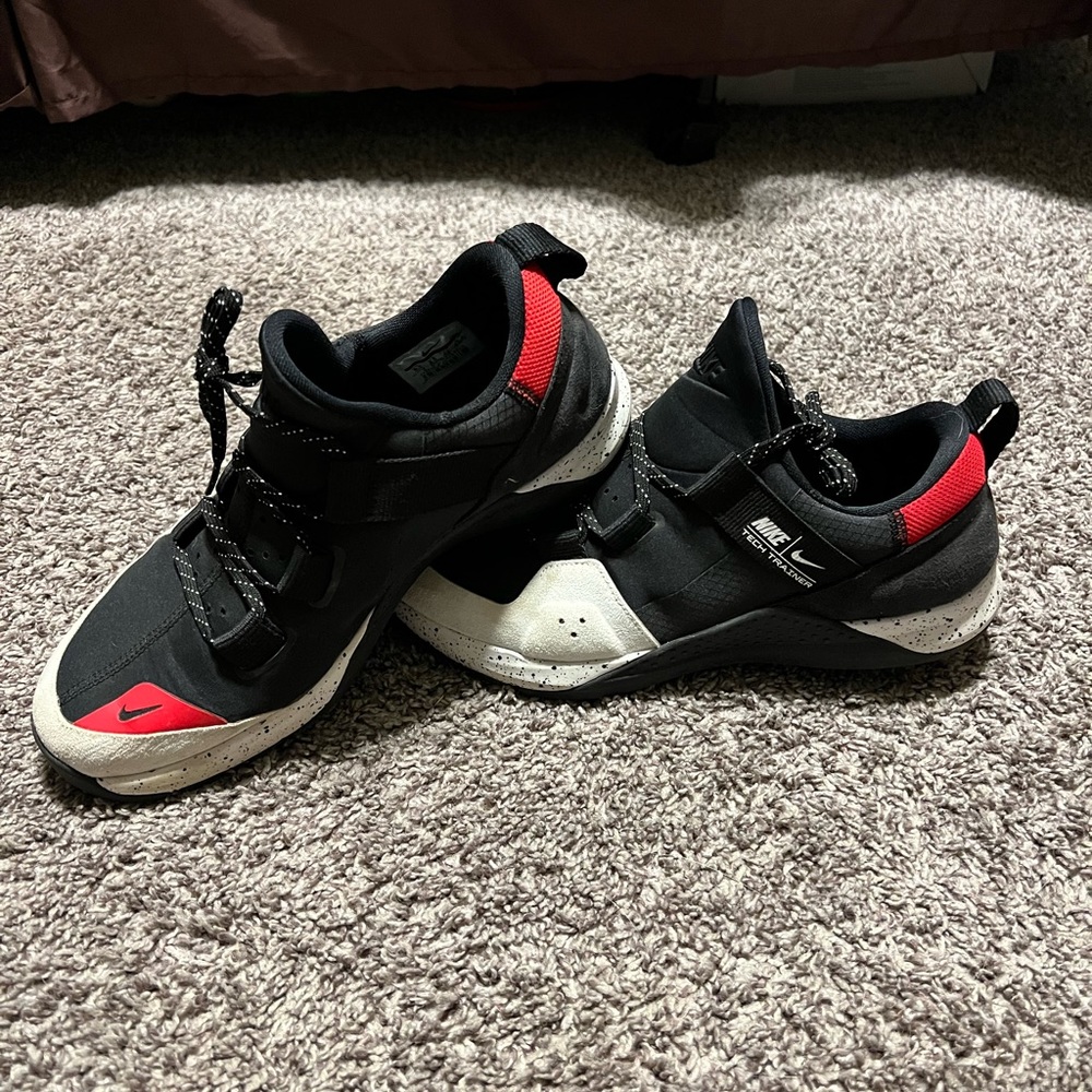 NIKE Men’s Tech Trainer Sneaker
